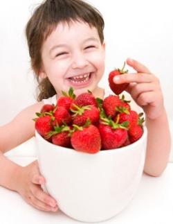 De quel âge pouvez-vous donner à un enfant des fraises: conseils et recommandations