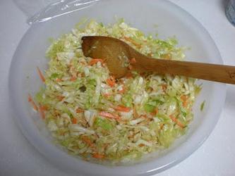 Préparations maison délicieuses: salade de chou pour l'hiver