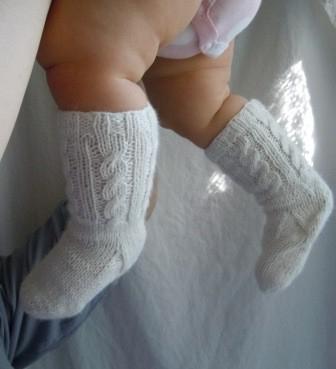 Leçons de couture pour les jeunes mères: comment tricoter des chaussettes pour nouveau-nés avec des aiguilles à tricoter