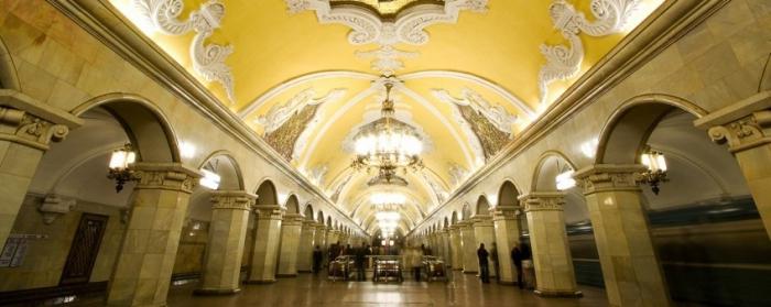 La gare de Leningradsky. Station de métro Komsomolskaya