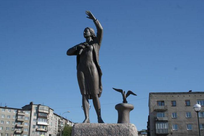 Monument "Waiting" à Mourmansk - un monument aux femmes qui peuvent attendre