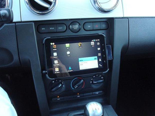 Tablette dans la voiture: avis, modèles, spécifications et avis. Comment installer une tablette dans une voiture