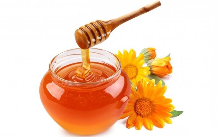 Miel parfumé: le mal et les avantages du produit